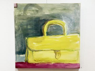 Maleri af en gul taske